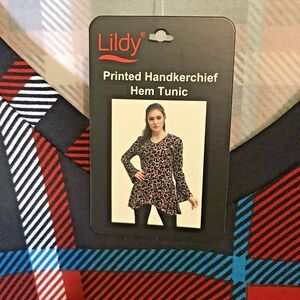 Lildy Tunic Women's L/XL Red Black Teal Plaid Stretch V-Neck LS Handkerchief Hem